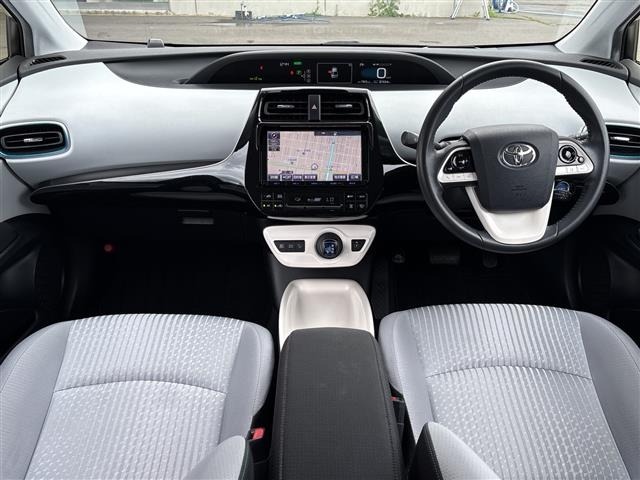 Toyota PRIUS 2016 8272365-9