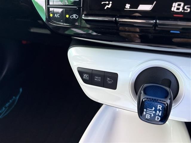 Toyota PRIUS 2016 8272371-3