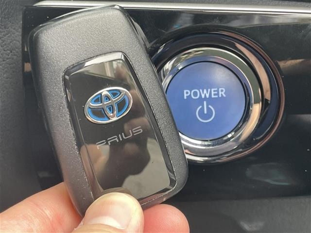 Toyota PRIUS 2016 8272372-9
