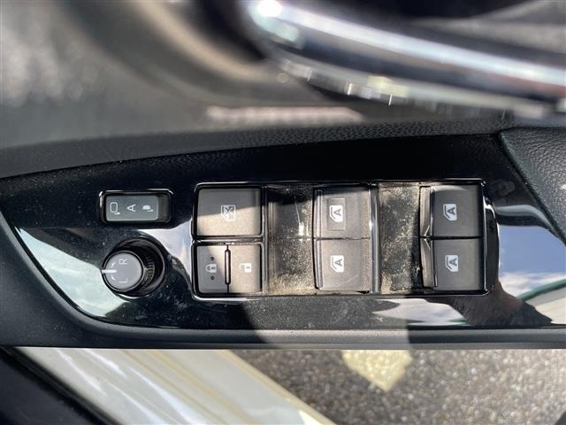 Toyota PRIUS 2017 8272380-10