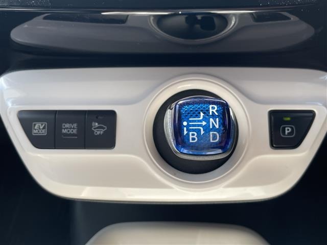 Toyota PRIUS 2017 8272380-8