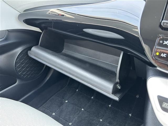 Toyota PRIUS 2016 8272387-2