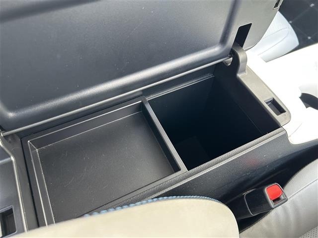 Toyota PRIUS 2016 8272387-22