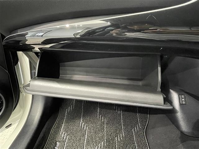 Toyota PRIUS 2016 8272388-6