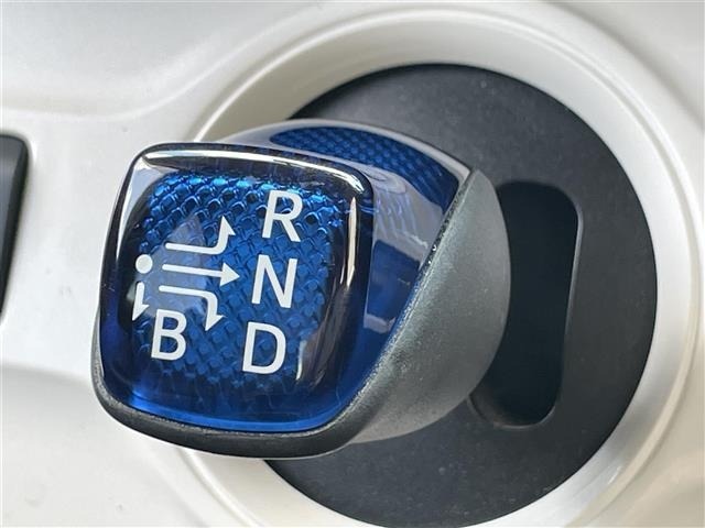 Toyota PRIUS 2016 8272389-4