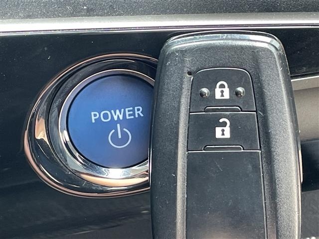 Toyota PRIUS 2017 8272405-11
