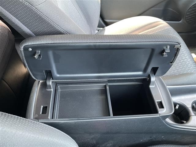 Toyota PRIUS 2017 8272405-4