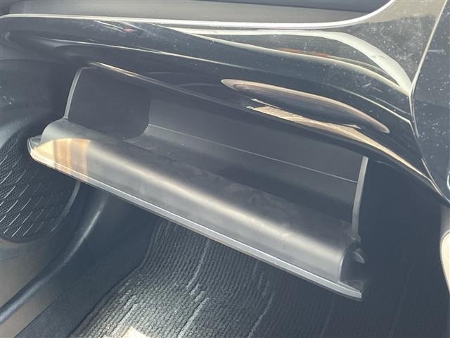 Toyota PRIUS 2017 8272405-6