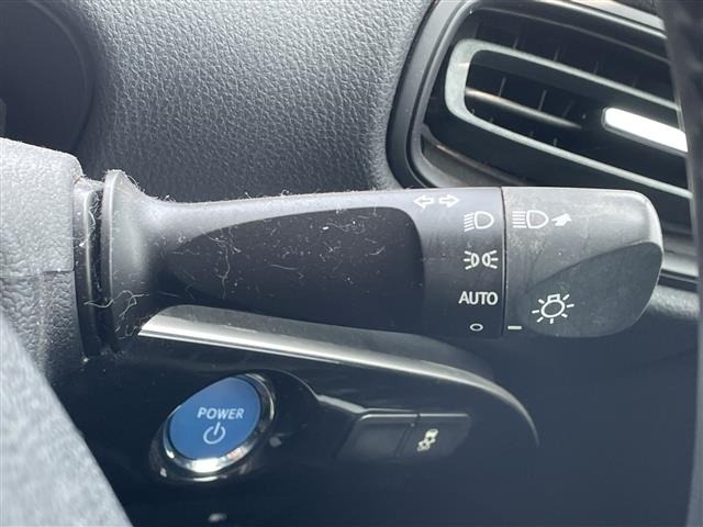 Toyota PRIUS 2017 8272405-8