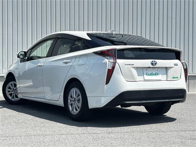 Toyota PRIUS 2017 8272406-13