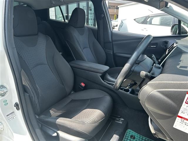 Toyota PRIUS 2017 8272406-2