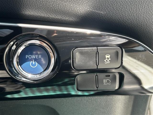 Toyota PRIUS 2017 8272406-5