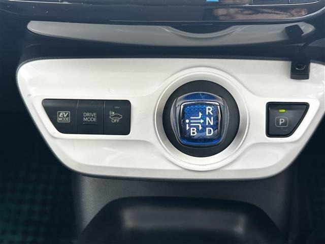 Toyota PRIUS 2017 8272406-9