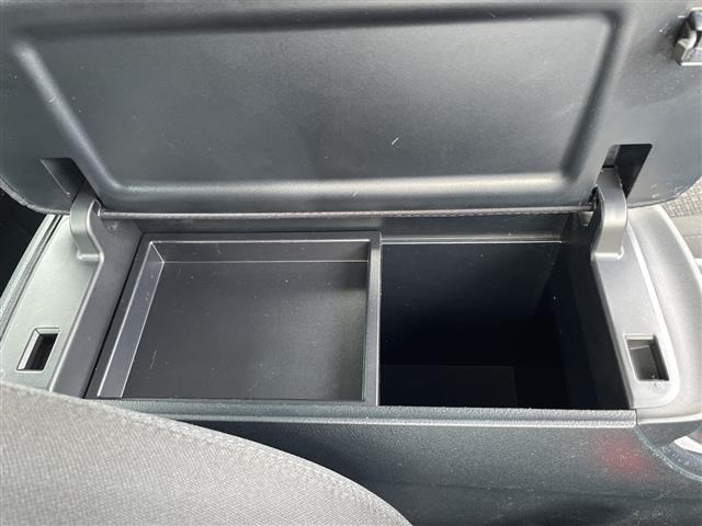 Toyota PRIUS 2019 8272408-4