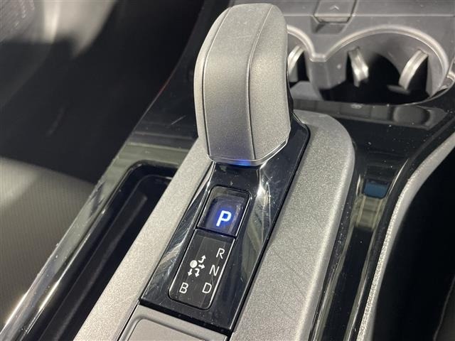 Toyota PRIUS 2023 8272409-5
