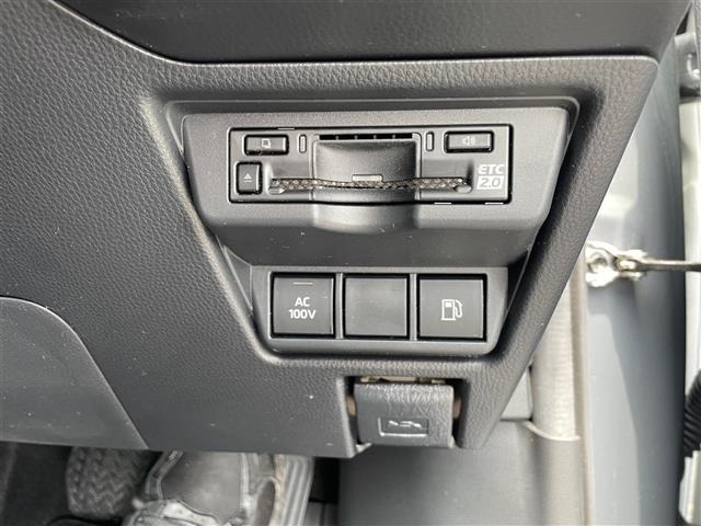 Toyota PRIUS 2023 8272410-19