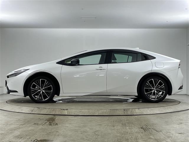 Toyota PRIUS 2023 8272411-9