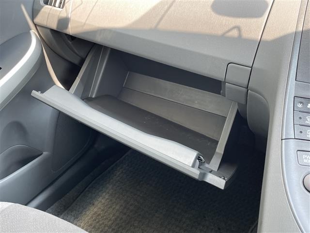 Toyota PRIUS 2011 8272412-22