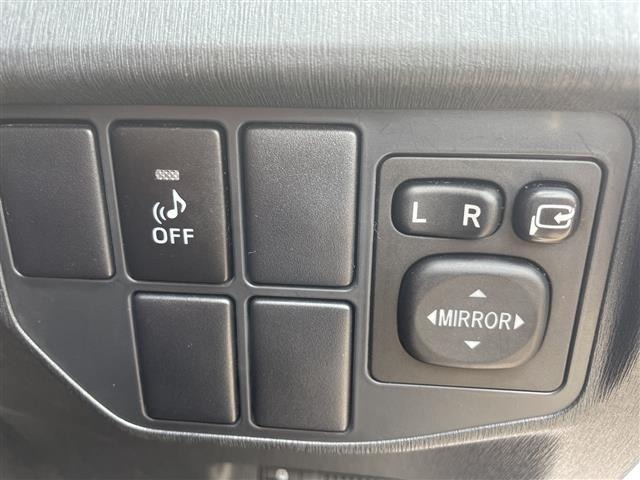 Toyota PRIUS 2014 8272417-18