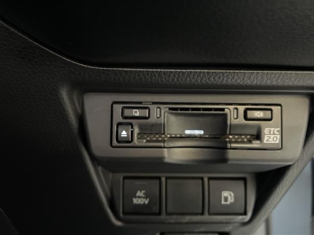 Toyota PRIUS 2023 8272418-1