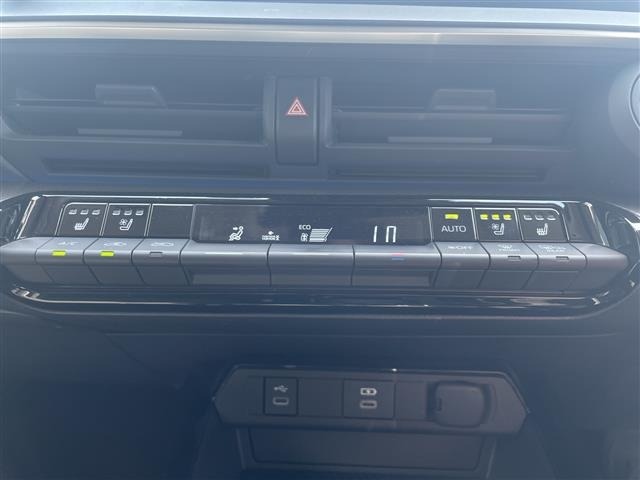 Toyota PRIUS 2023 8272420-2