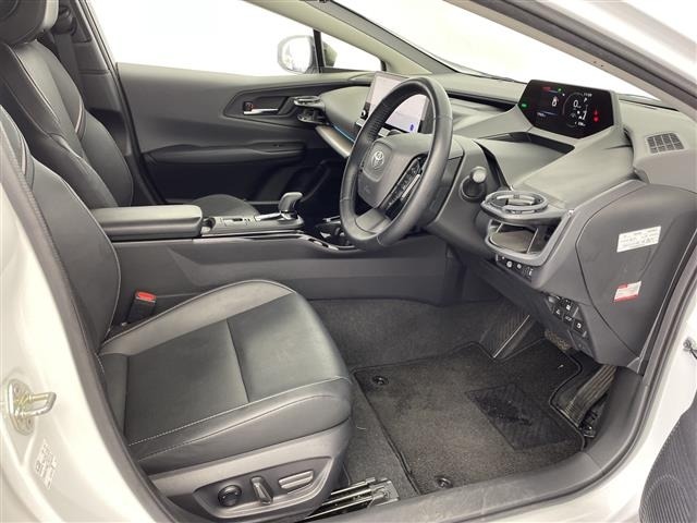 Toyota PRIUS 2024 8272421-11