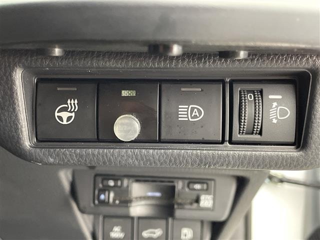 Toyota PRIUS 2024 8272421-5