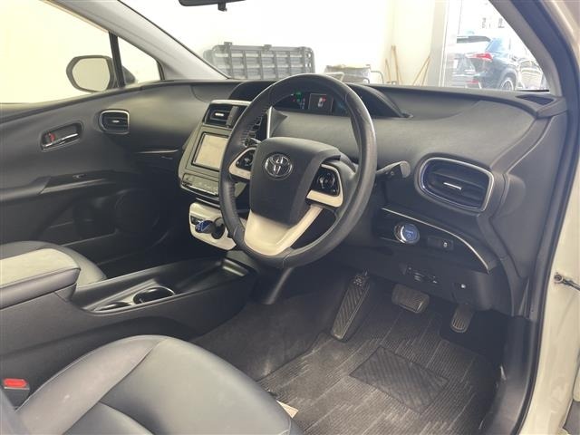 Toyota PRIUS 2016 8272423-1