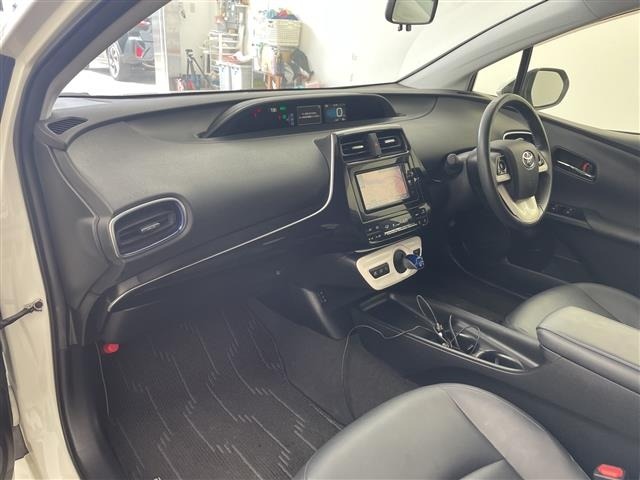 Toyota PRIUS 2016 8272423-8