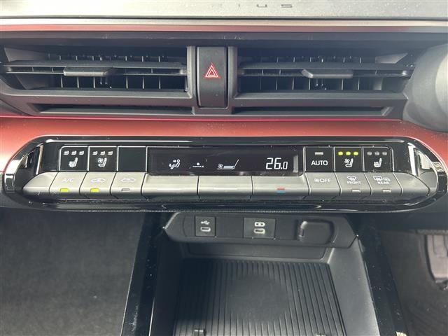 Toyota PRIUS 2023 8272426-11