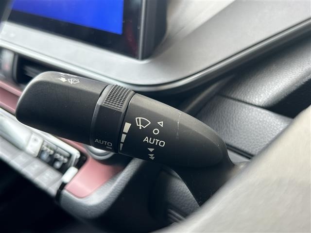 Toyota PRIUS 2023 8272426-5