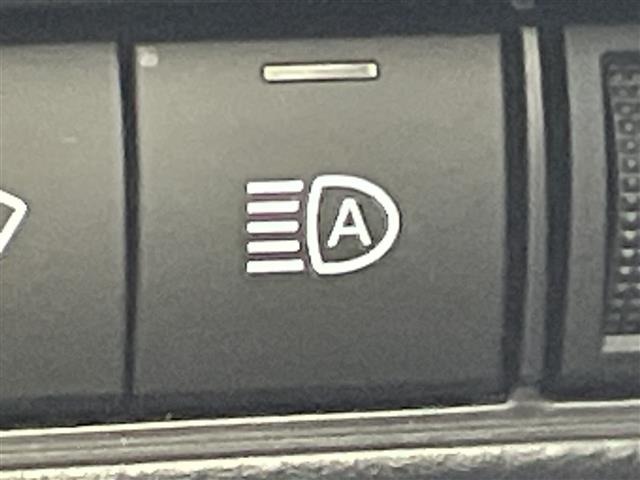 Toyota PRIUS 2023 8272427-11