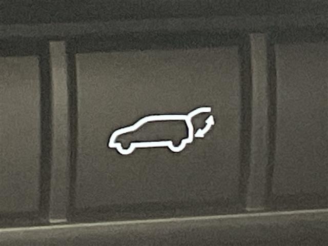 Toyota PRIUS 2023 8272427-22
