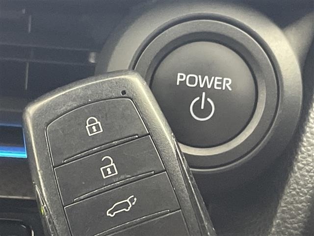 Toyota PRIUS 2023 8272427-7