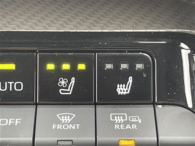 Toyota PRIUS 2023 8272428-9
