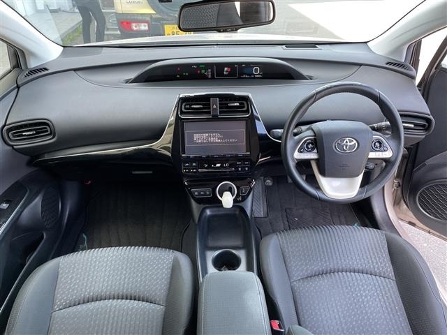 Toyota PRIUS 2017 8272429-15