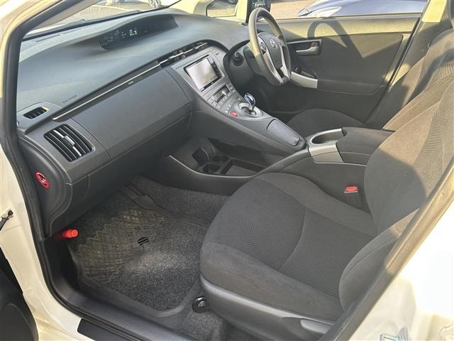 Toyota PRIUS 2014 8272430-6