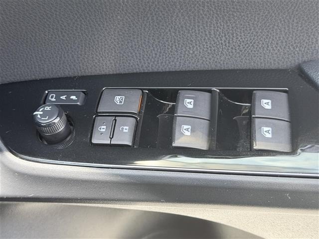 Toyota PRIUS 2017 8272433-17