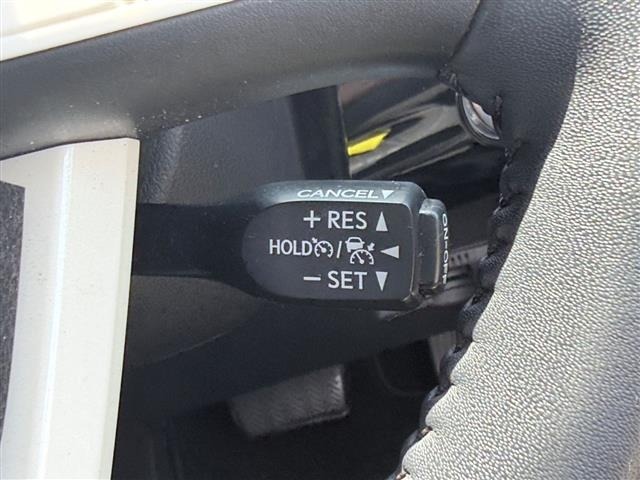 Toyota PRIUS 2017 8272433-3