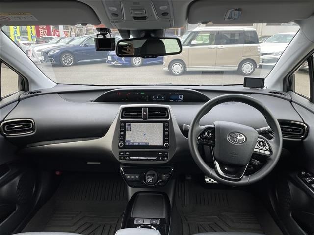 Toyota PRIUS 2022 8272435-15