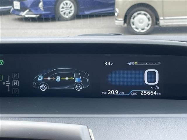 Toyota PRIUS 2022 8272435-16
