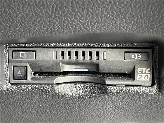 Toyota PRIUS 2022 8272435-3