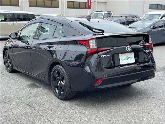 Toyota PRIUS 2022 8272435-4