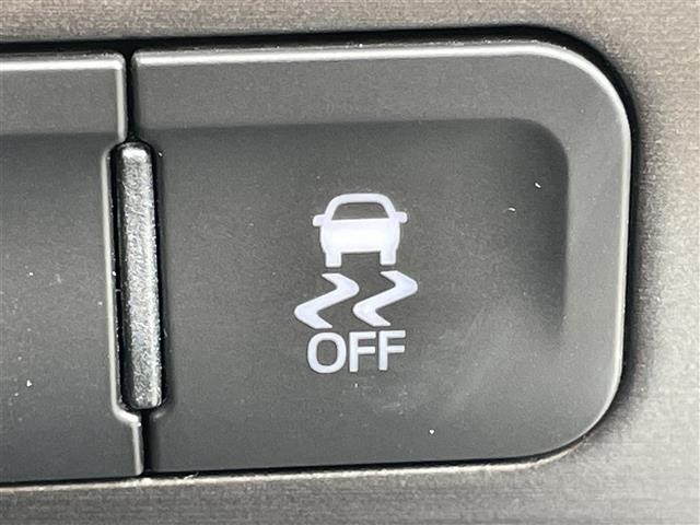 Toyota PRIUS 2022 8272435-8