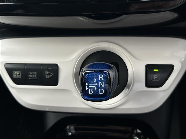 Toyota PRIUS 2018 8272437-3