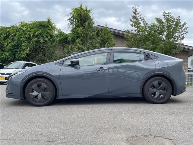 Toyota PRIUS 2023 8272442-1