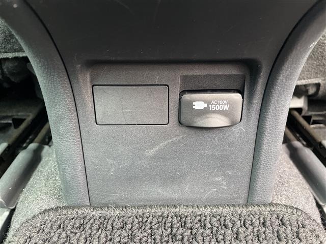 Toyota PRIUS 2023 8272443-22