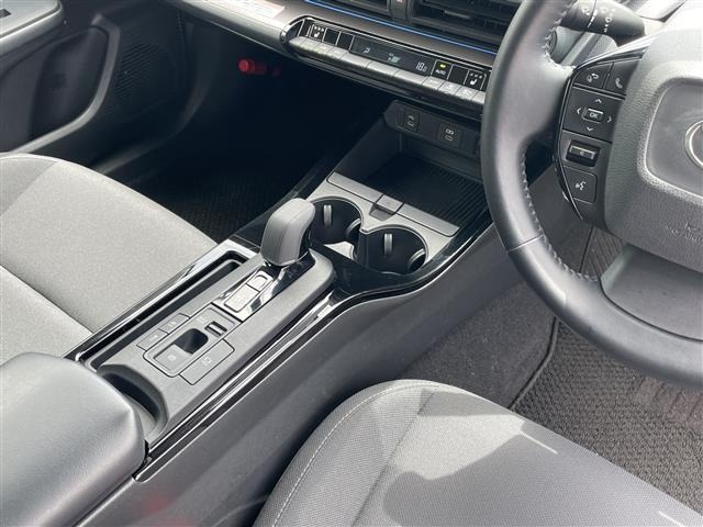 Toyota PRIUS 2023 8272443-4
