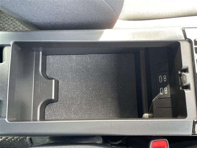 Toyota PRIUS 2023 8272445-11