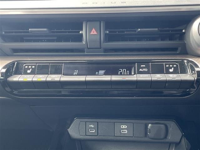 Toyota PRIUS 2023 8272445-7